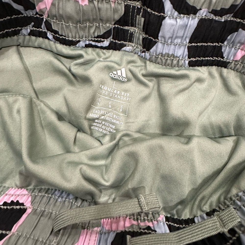 Adidas Girls Camo Print Athletic Running Shorts Size 14 - Picture 3 of 4